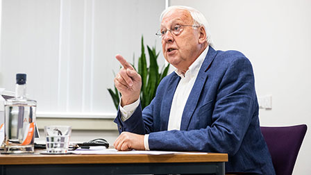 Vrijheid (over prestatiecontracten)